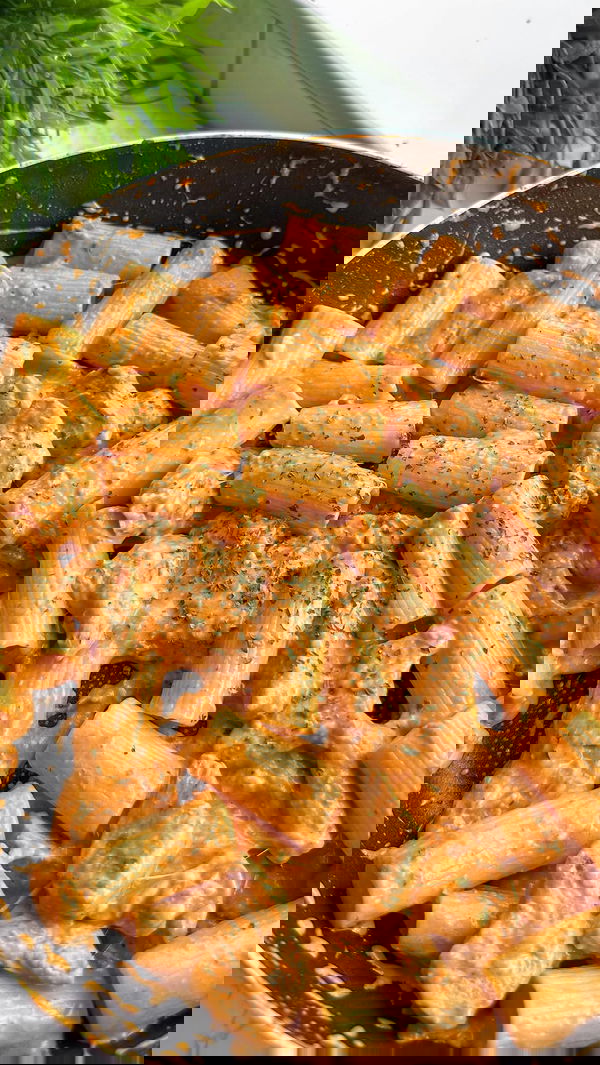 Cheesy Red Pesto Chicken Pasta
