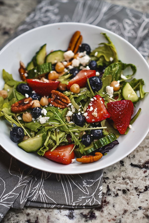 Berry Pecan Salad
