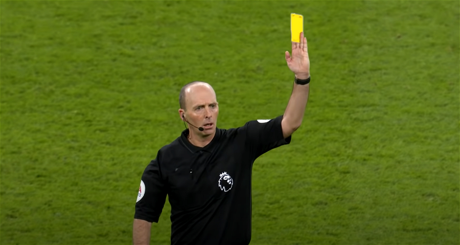 football refereee